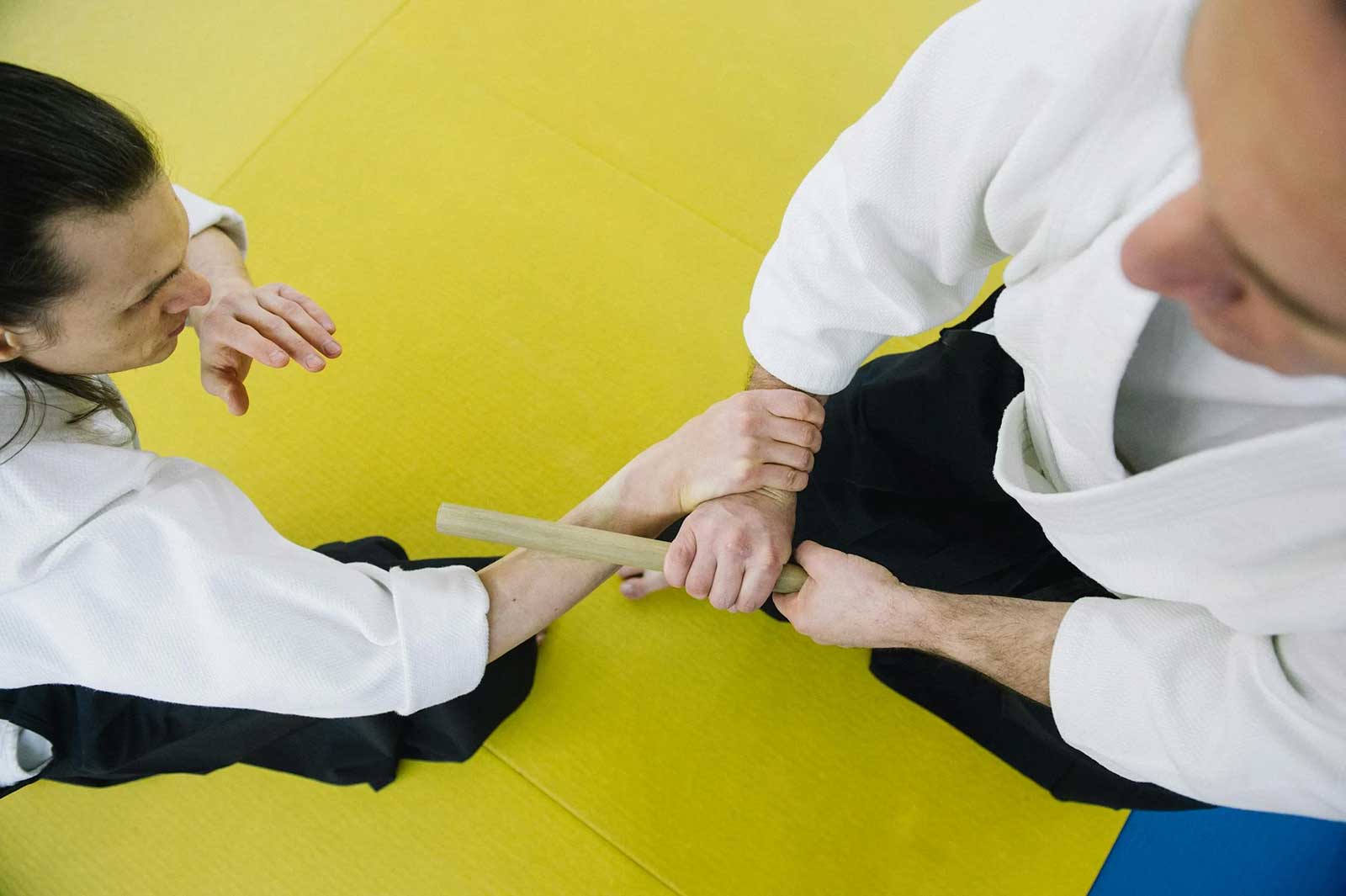 Deux combattants qui apprenent l'Aikijutsu Seneffe