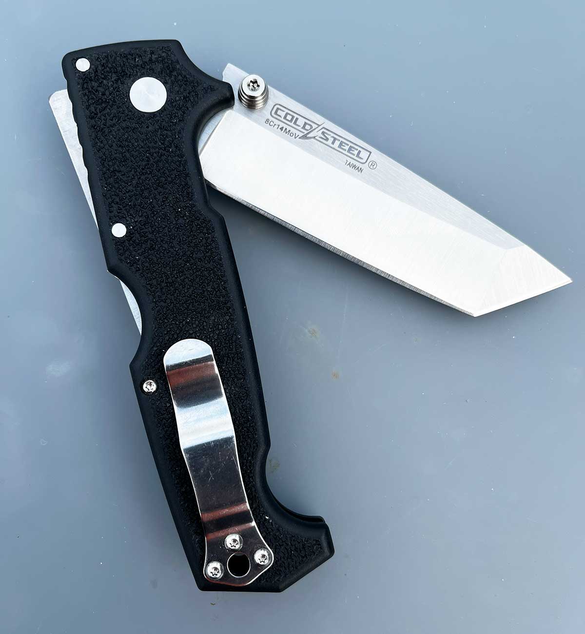 Le système de verrouillage du Cold Steel SR1 Lite