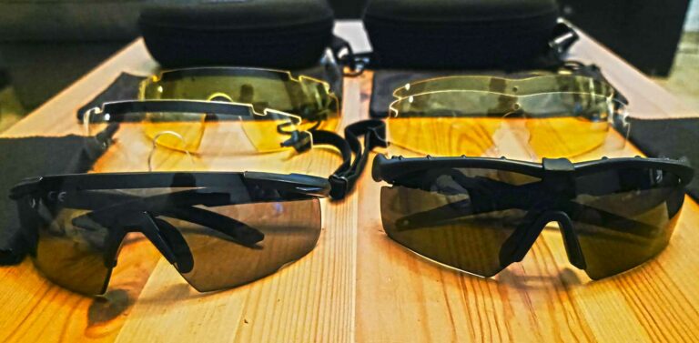 lunettes balistiques Atlas Defense sur fond boisé
